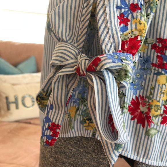 NWT XSMALL FLORAL PRINT BLOUSE - Picture 3 of 8